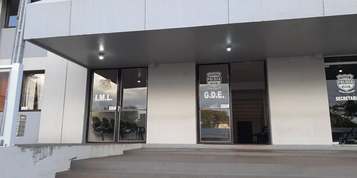 Familiares de vítimas de acidente fatal na PR-180 chegam para liberar os corpos