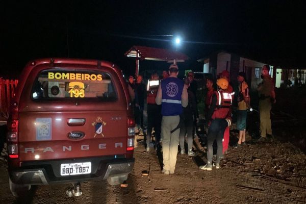 Imagem referente a notícia: Três crianças são arrastadas por correnteza em Cascavel; duas são encontradas mortas