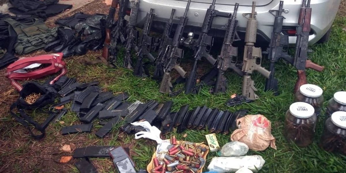 Tiroteio termina com 25 suspeitos de mega-assaltos mortos em confronto com PM e PRF