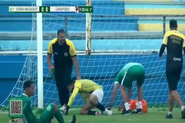 Que Loucura! Tiroteio interrompe partida de futebol; veja vídeo