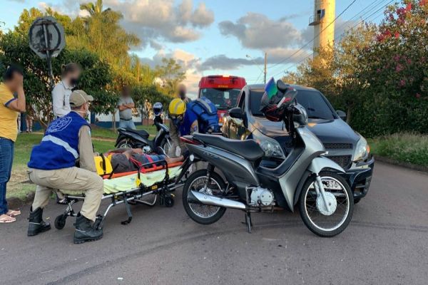 Jovem de 21 anos sofre varias escoriações após colisão de trânsito na Rua Maringá