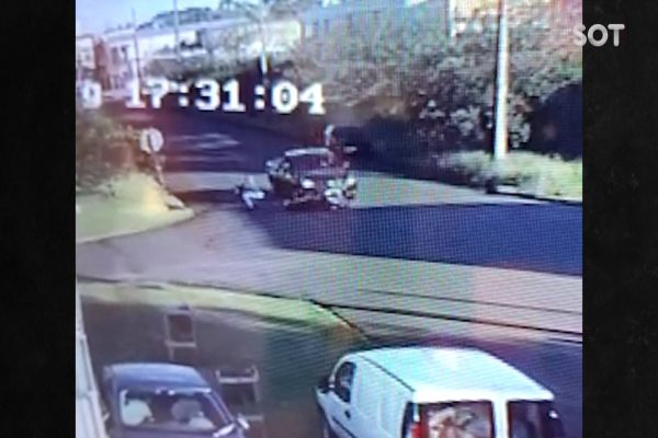 Imagem referente a notícia: Câmera de segurança registra colisão de trânsito na Rua Maringá