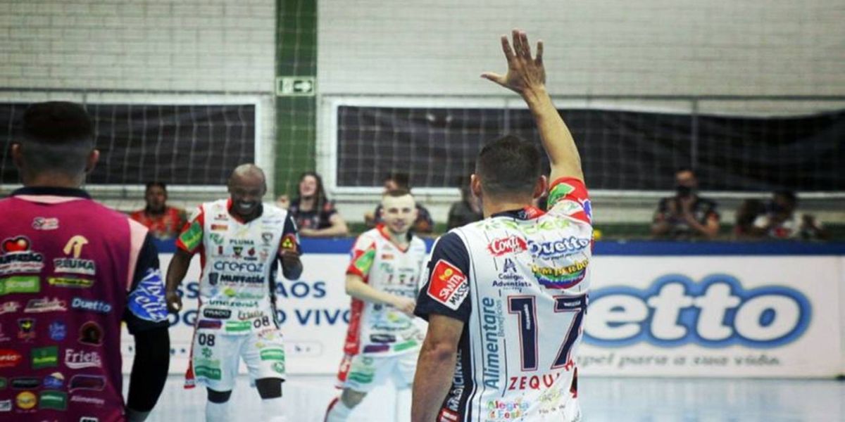 Em busca do hepta, Cascavel Futsal luta por vaga na final do Paranaense