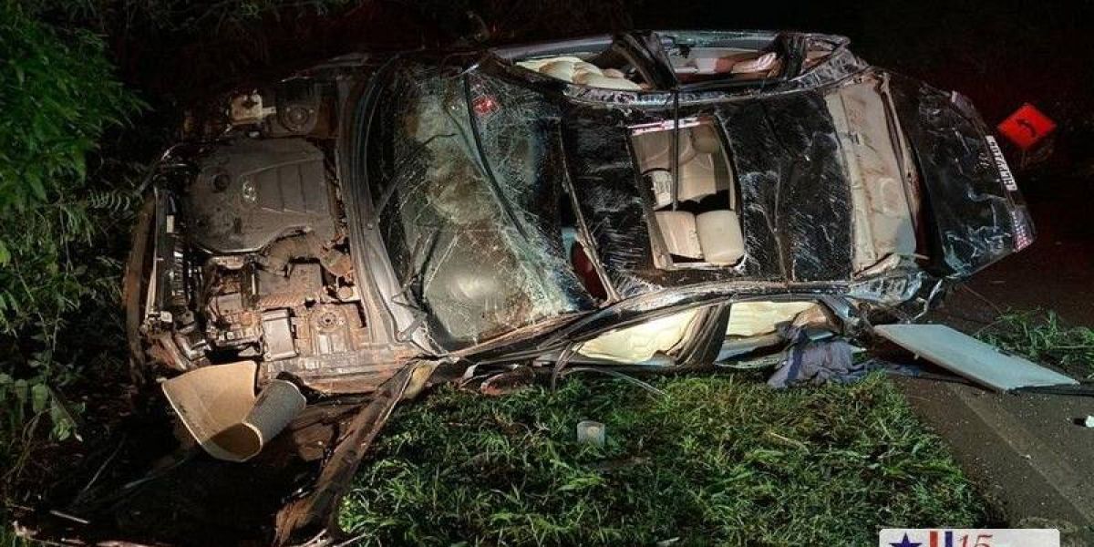 Capotamento deixa condutor ferido e veículo destruído entre Maripá e Nova Santa Rosa