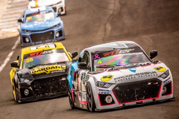 Com dois pódios em Londrina, Léo Torres e Júlio Campos seguem líderes da GT Sprint Race 2021