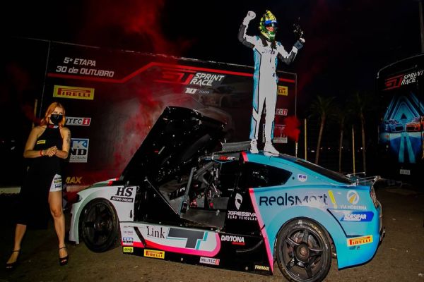 GT Sprint Race: Júlio Campos foi o melhor na Corrida Noturna em Londrina