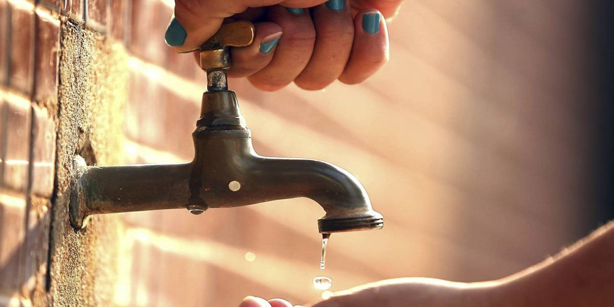 Rompimento de adutora interrompe o abastecimento em bairros de Cascavel