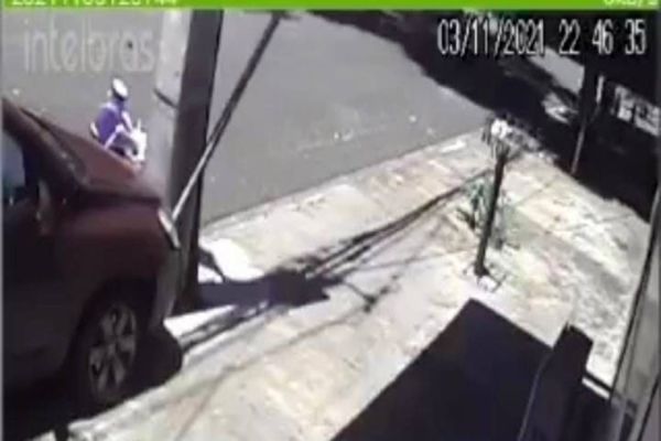 Mãe e filho são atropelados na calçada e ficam feridos em Maringá