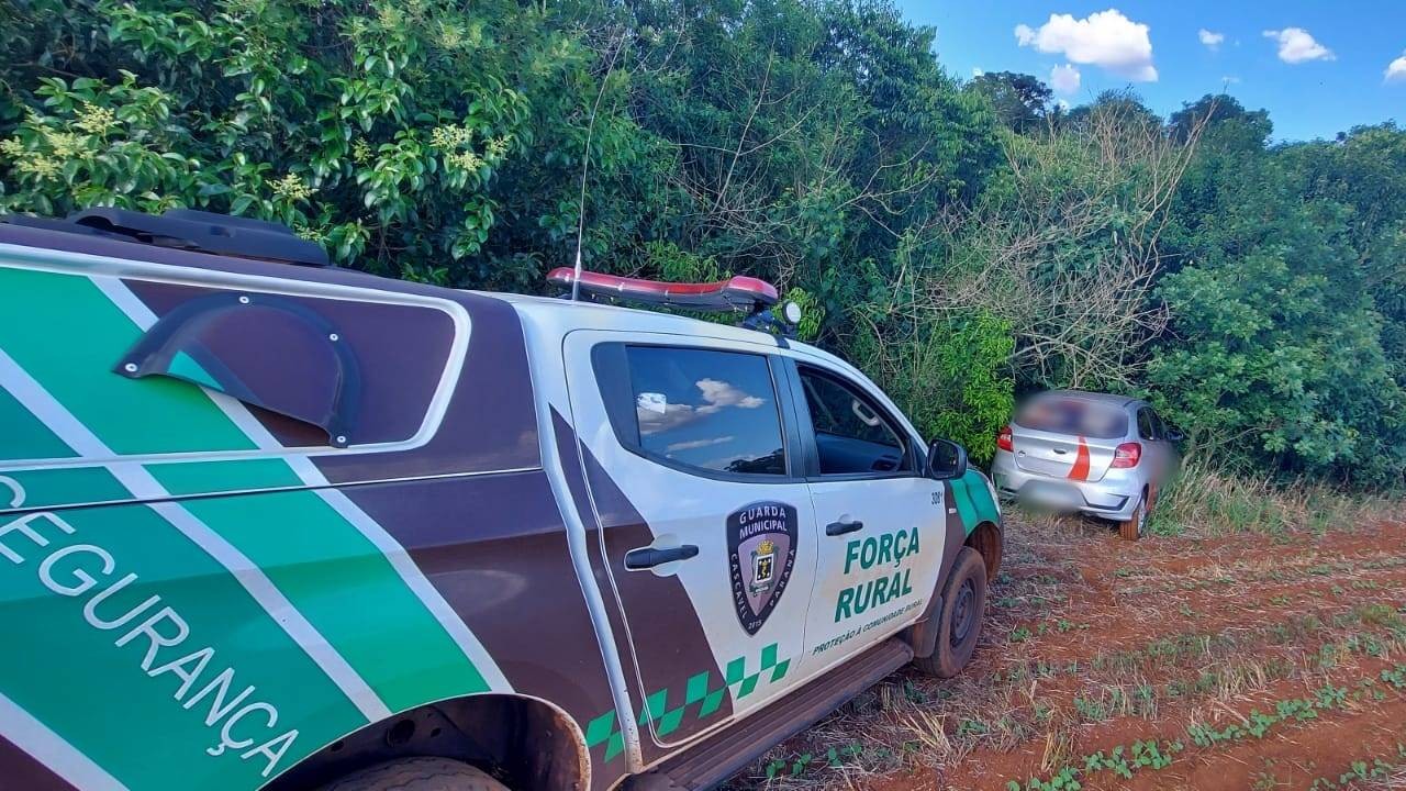 Guarda Municipal recupera Ford/KA furtado em área de mata às margens da Estrada São Brás