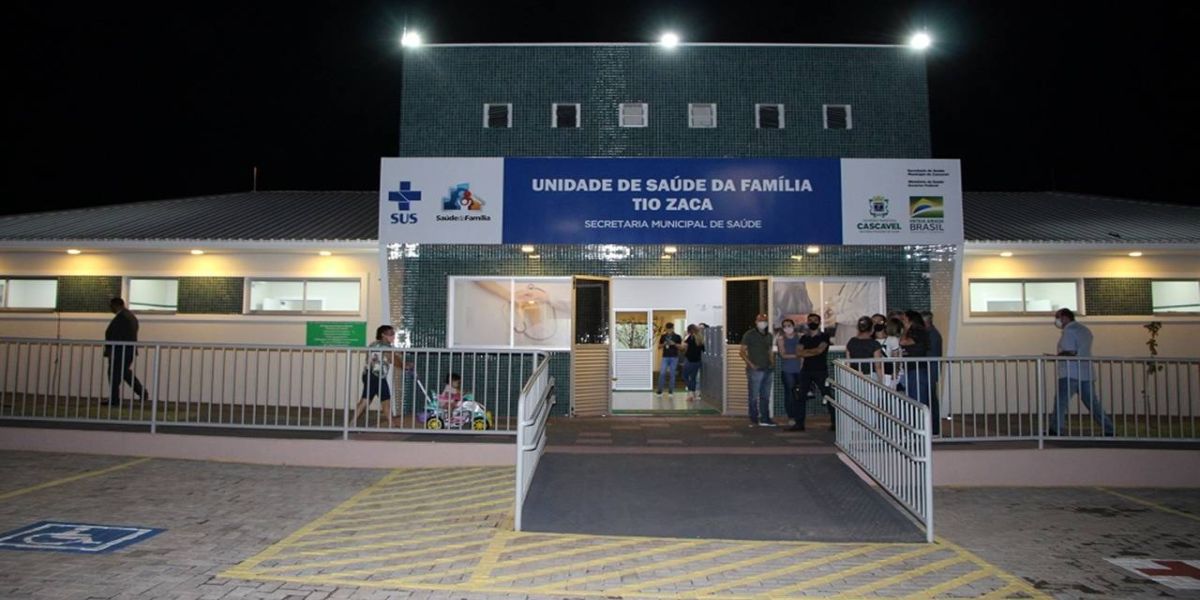 Moradores comemoram estrutura do novo complexo de saúde no Conjunto Tio Zaca