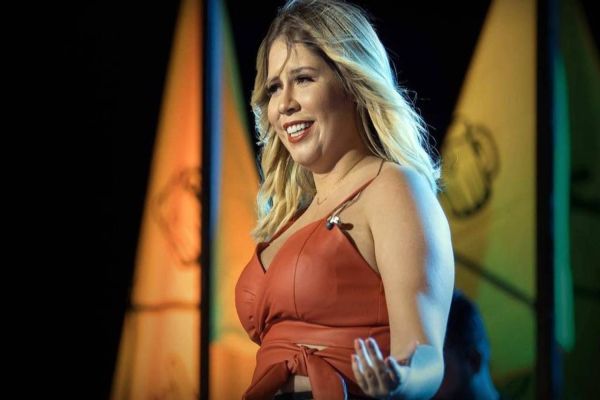Marília Mendonça morre em queda de avião em Minas Gerais