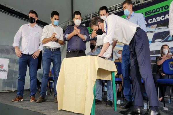 Imagem referente a notícia: Governo do Estado e Sanepar entregam obras e anunciam novos investimentos para Cascavel