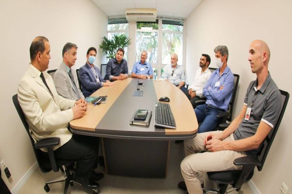 Na Itaipu, deputado Gugu Bueno busca investimentos à região da Cantuquiriguaçu