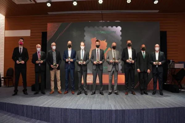 Foto relacionada a notícia: Caciopar reconhece empresas e entidades que confiam no Oeste