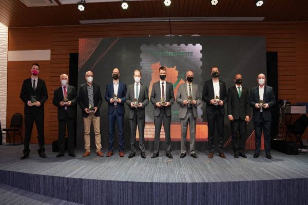 Caciopar reconhece empresas e entidades que confiam no Oeste