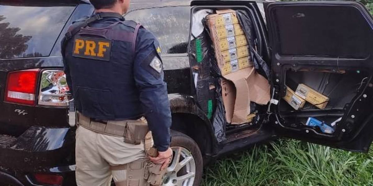 PRF apreende 25 mil maços de cigarros em carro roubado no Paraná