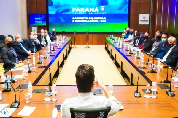 Foto relacionada a notícia: Estado avança na desburocratização e estende Descomplica para os municípios