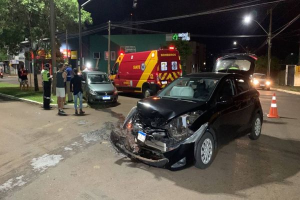 Mulher tem suspeita de fratura em braço após colisão de trânsito no Bairro São Cristóvão