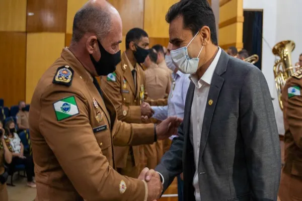 Foto relacionada a notícia: Pacheco recebe medalha de Mérito do 5º Comando da Polícia Militar
