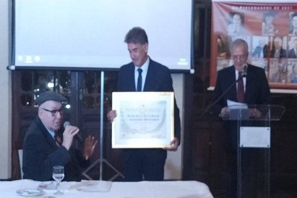 Paranhos é homenageado com o "Prêmio Grandes Porta-Vozes do Paraná"