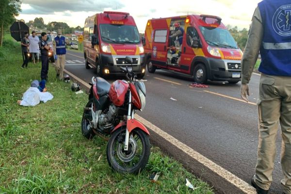 Imagem referente a notícia: Duas pessoas ficaram gravemente feridas após colisão frontal na marginal da BR-277 em Cascavel