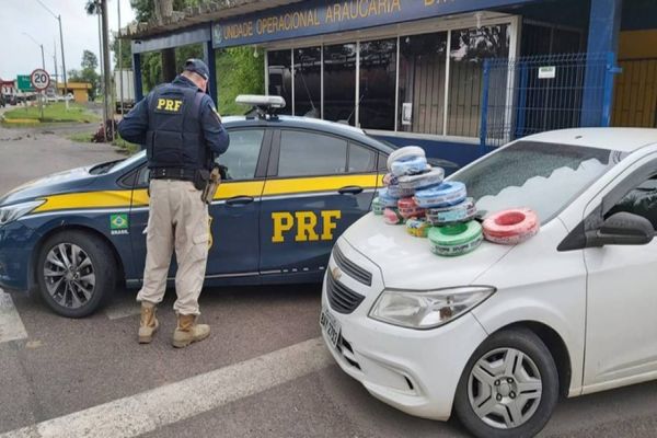 PRF prende duas mulheres que furtavam fios elétricos no Paraná