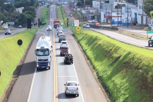 Feriado da Proclamação da República levará 223,4 mil veículos à BR-277