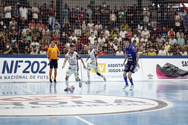 Cascavel Futsal vence com goleada e está na semifinal da Liga Nacional