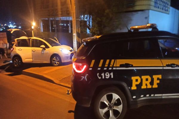 PRF Cascavel apreende veiculo carregado com maconha e haxixe na BR-277