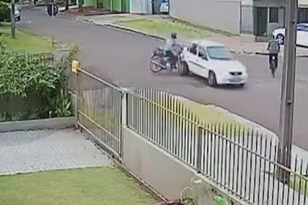 Imagem referente a notícia: Motociclista é atingindo por carro e condutor foge sem prestar socorro à vitima no 14 de Novembro