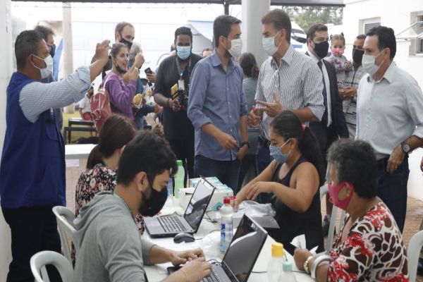 Paraná Cidadão: População adere à feira de serviços no CCI Morumbi