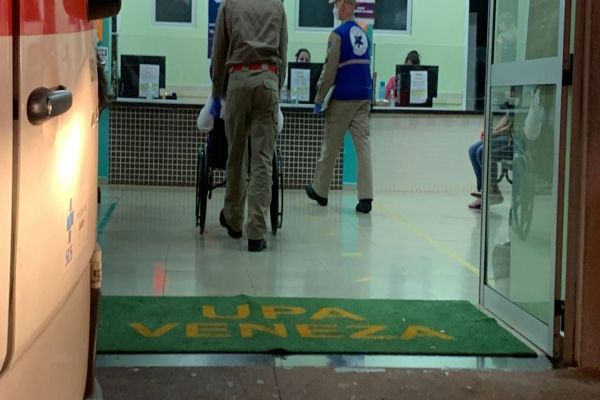 Imagem referente a notícia: Menina de 14 anos é atropelada por carro no Bairro Universitário em Cascavel