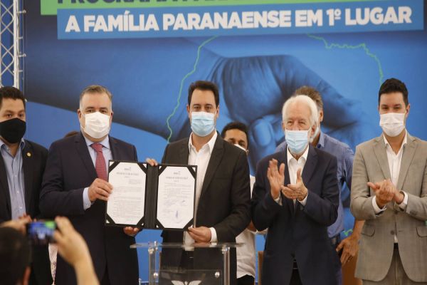 Governador lança Paraná Solidário, pacote que amplia os benefícios sociais do Estado