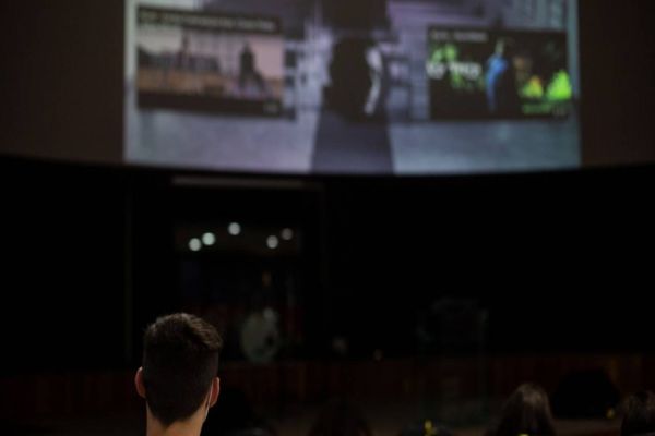 Huop: pacientes da ala de desintoxicação participam de cinema em atividade externa
