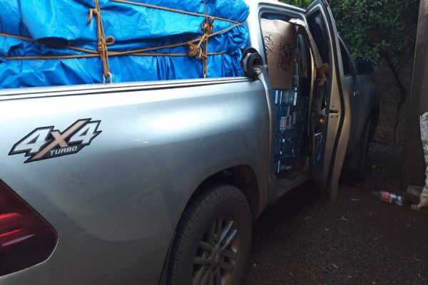 BPFRON e 6ºBPM apreendem veículos carregados com cigarros contrabandeados em Santa Tereza do Oeste