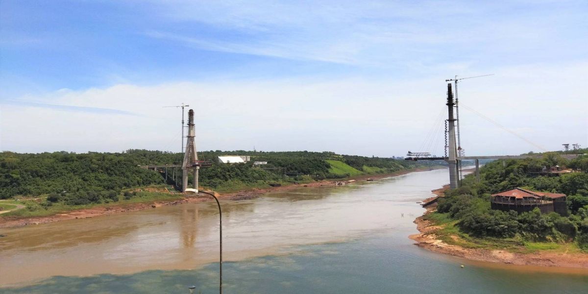 Obras da Ponte da Integração Brasil-Paraguai atingem 73% de execução