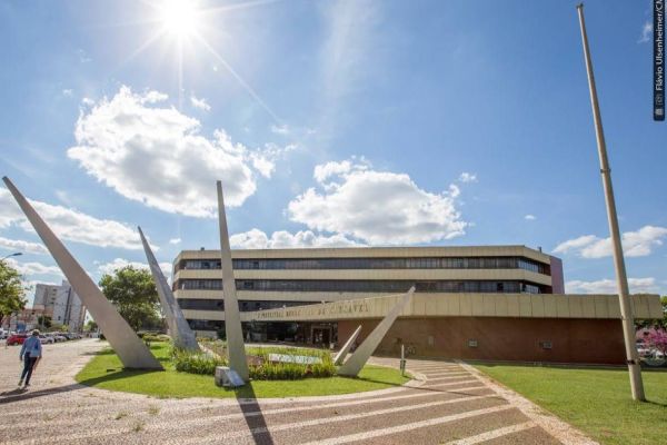 Parlamentares indicam que Prefeitura envie projeto com reajuste aos servidores