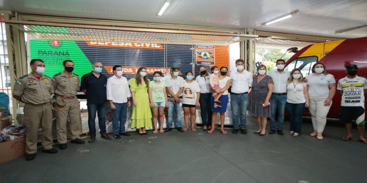 Vítimas de incêndio no Esmeralda recebem kits como auxílio