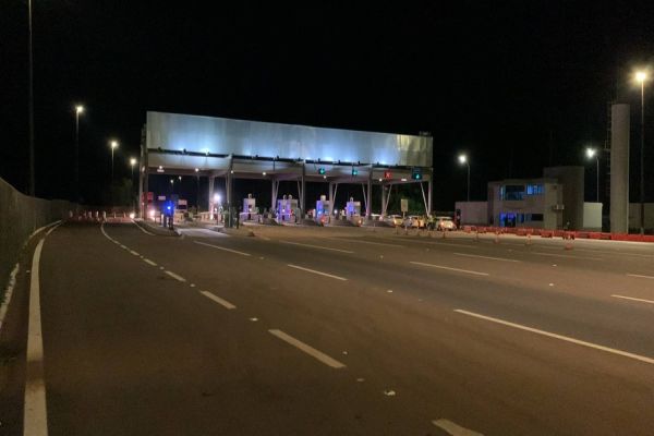 Imagem referente a notícia: Acabou: Após 24 anos, chega ao fim 27 praças de pedágio do Anel da Integração
