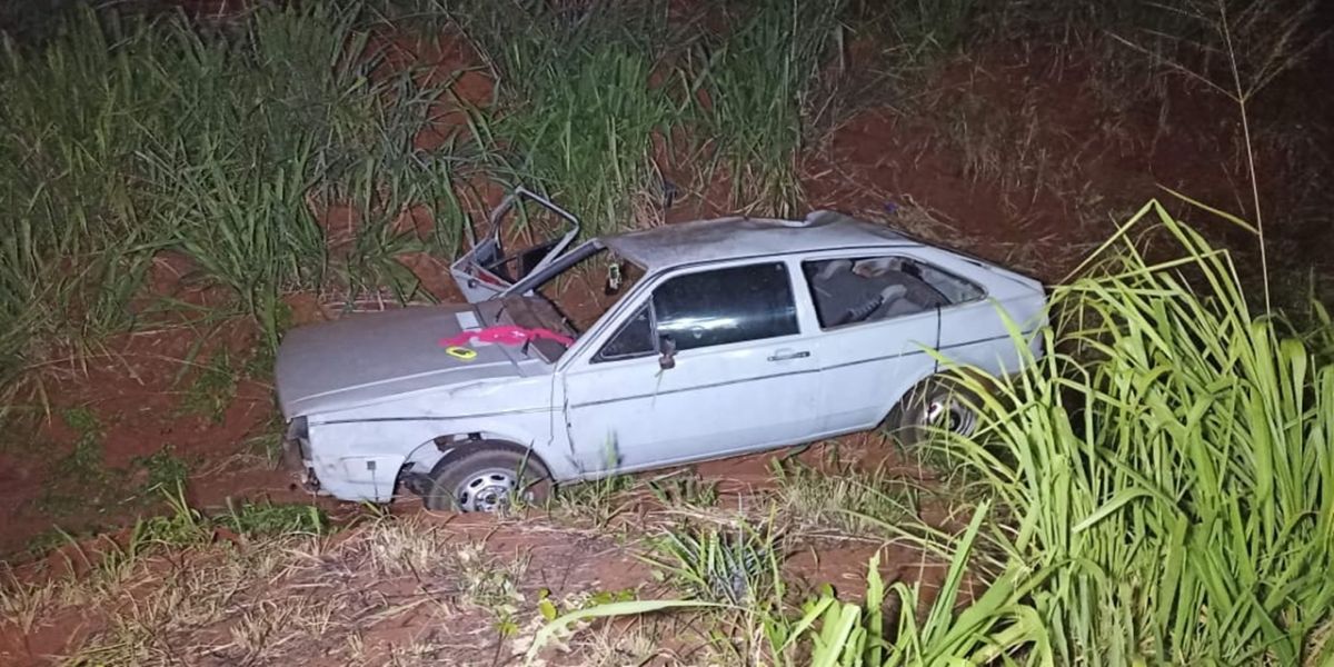 Duas pessoas ficam feridas em capotamento na BR-467