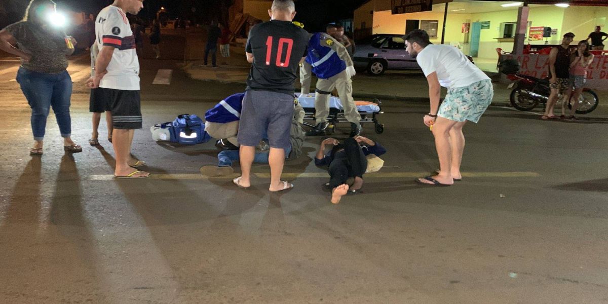 Casal fica ferido após colisão de trânsito na Rua Leonardo da Vinci no Bairro Interlagos em Cascavel