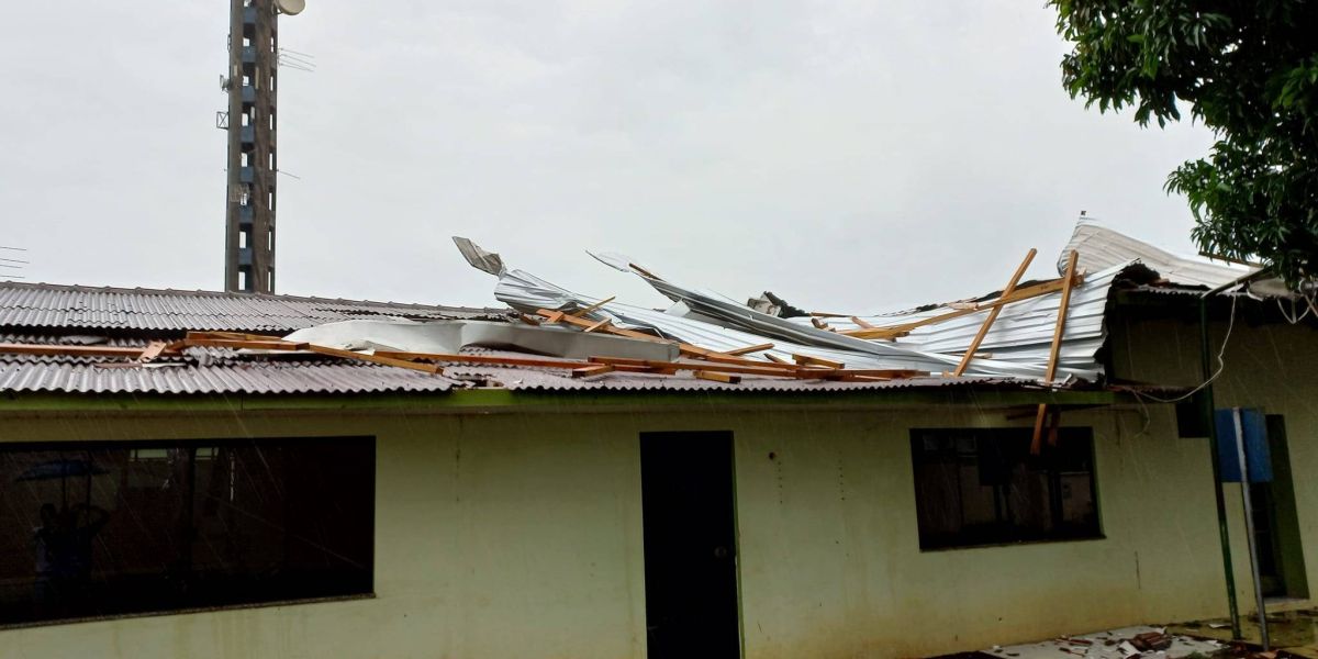 Ventos fortes causam estragos em Santa Izabel do Oeste