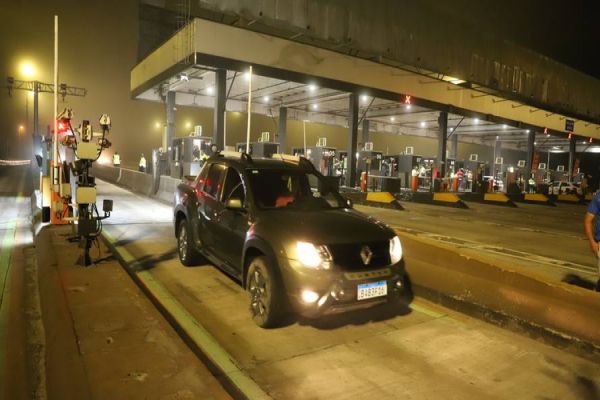 Buzinanaço vira som da comemoração pelo fim dos pedágios em São José dos Pinhais e Curitiba