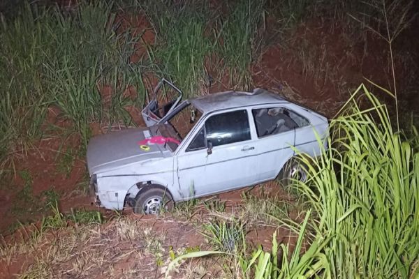 Duas pessoas ficam feridas em capotamento na BR-467