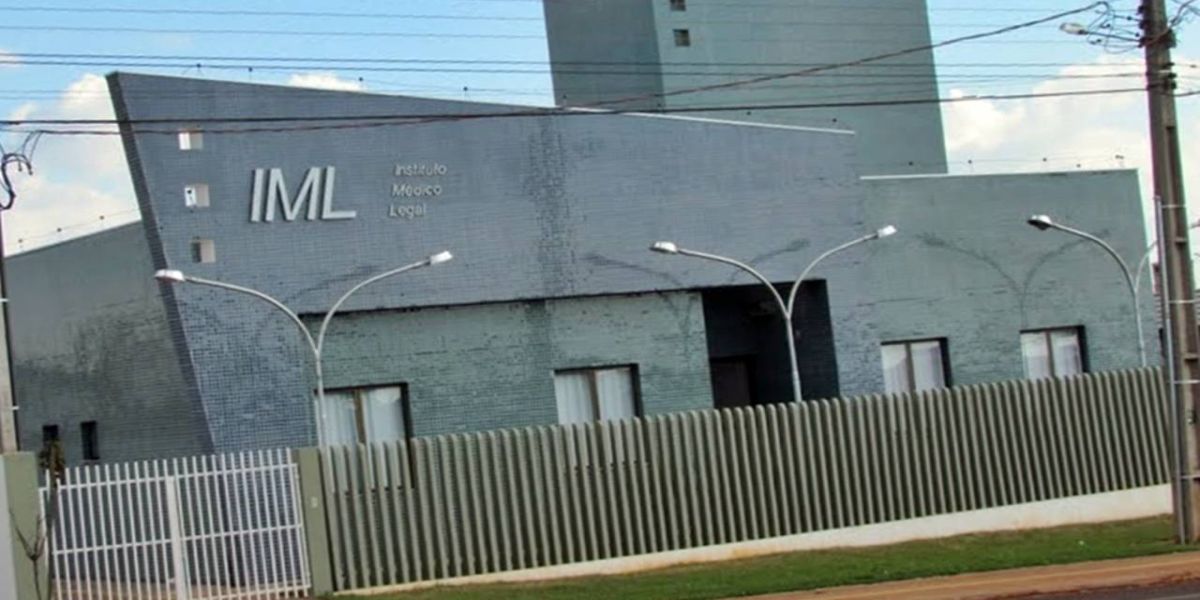 Homem é encontrado morto dentro de cemitério com crânio esmagado por um pedaço de concreto