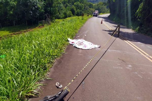 Jovem de 17 anos morre em forte colisão entre moto e ônibus na PR-484 em Três Barras do Paraná