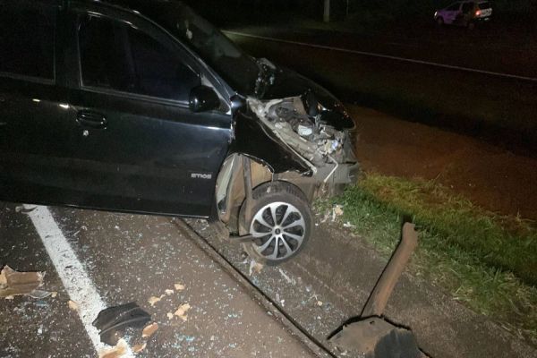 Imagem referente a notícia: Colisão traseira entre Verona e Etios é registrada na BR-277, em Cascavel