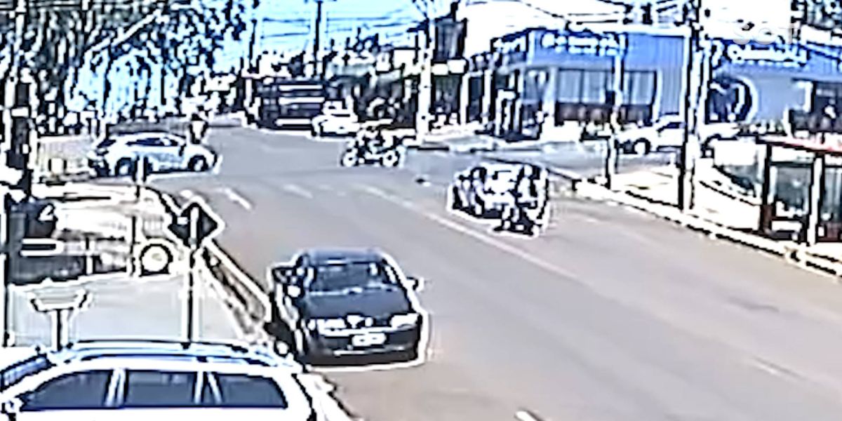 Câmera de segurança registra colisão na Rua Ipanema no Bairro Periolo