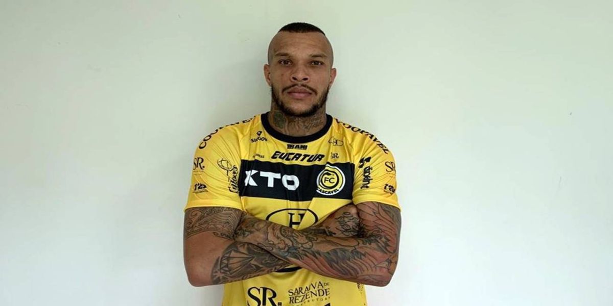 Com passagem por grandes clubes, FC Cascavel anuncia volante França para a temporada de 2022