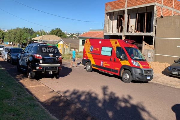 Imagem referente a notícia: Trabalhador morre após sofrer queda de altura em construção, no Bairro 14 de Novembro em Cascavel